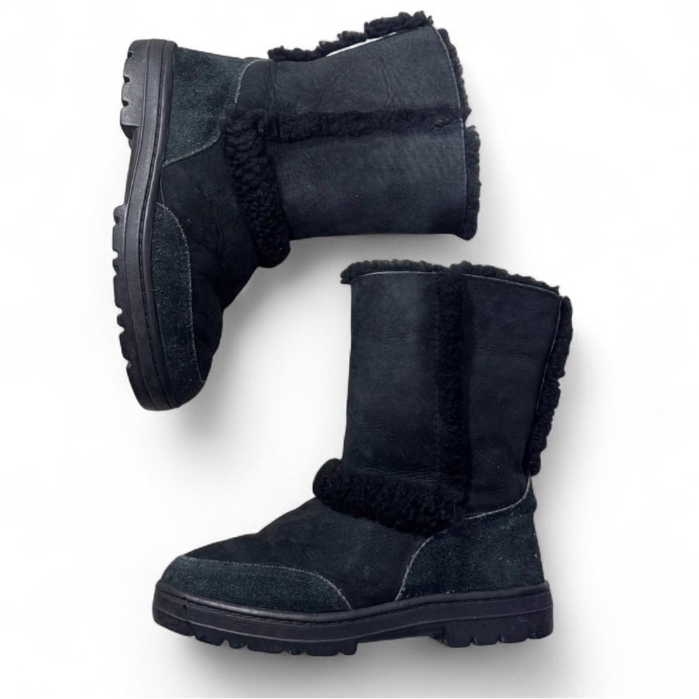 UGG Women's SZ 7 Sundance Short II Revival boots in black suede